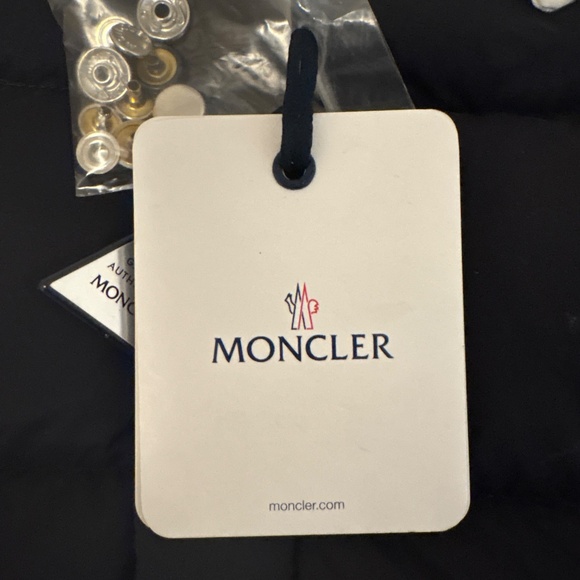 Moncler snow suit - Picture 3 of 7